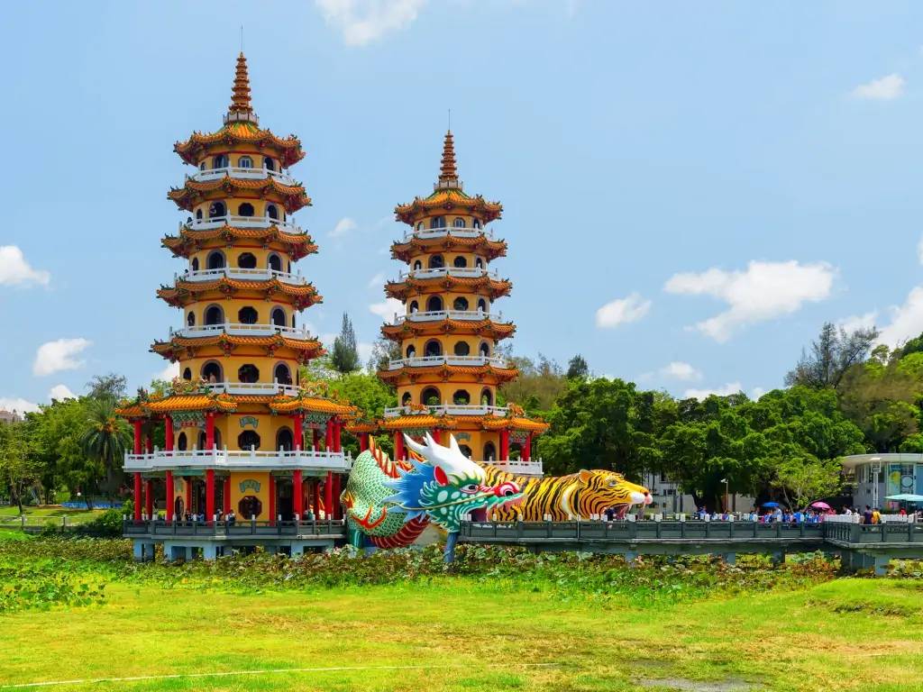 Les pagodes du Dragon et du Tigre de Koahsiung