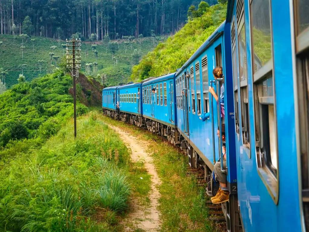 De Kandy à Nuwara Eliya à bord d’un train mythique…