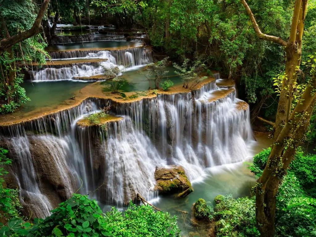 Jungle et cascades d’eau pure à Kanchanaburi