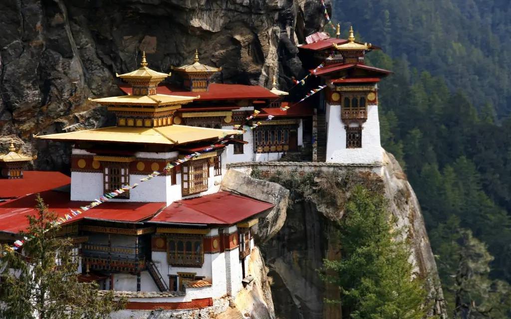 Dzong de Wandgue Pohrang et Dzong de Paro Rinpung