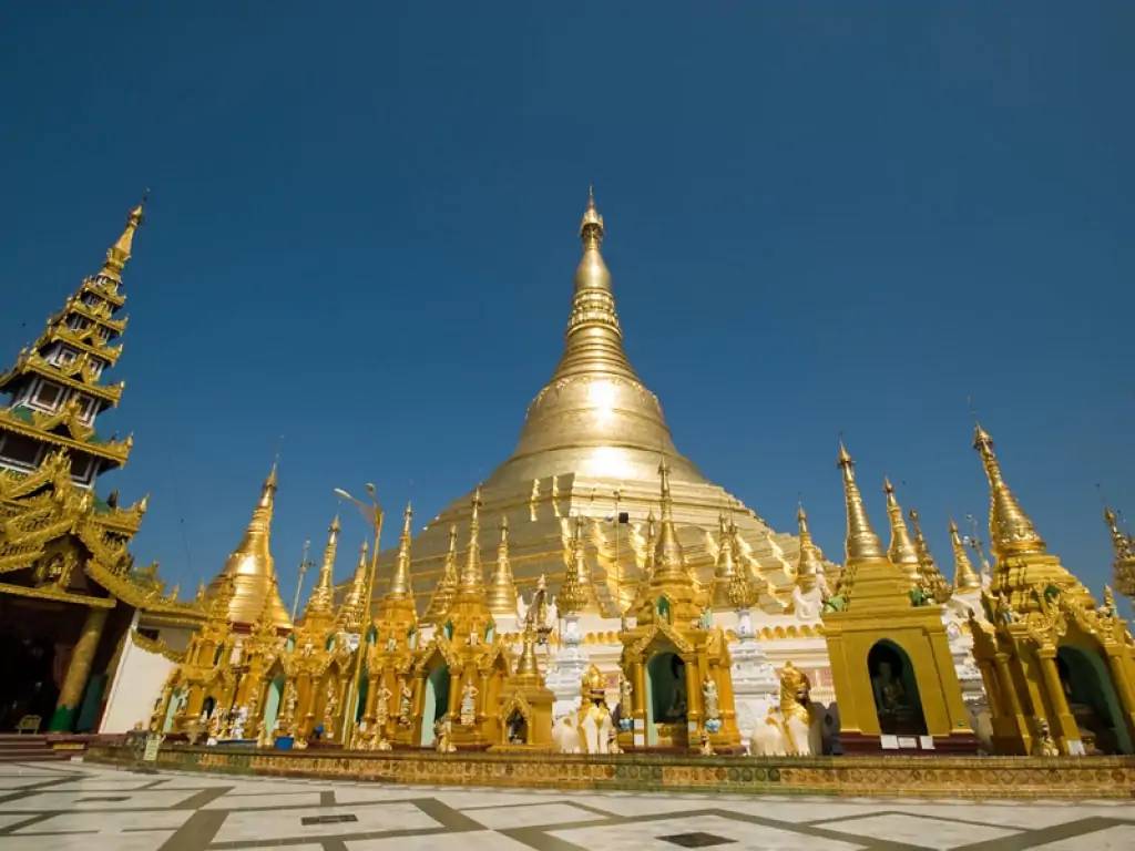 Arrivée et première découverte de Yangon