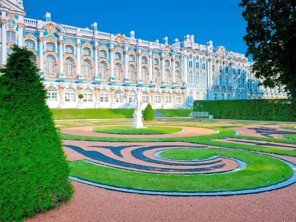Des palaces et des jardins comme dans les romans de Tolstoï…