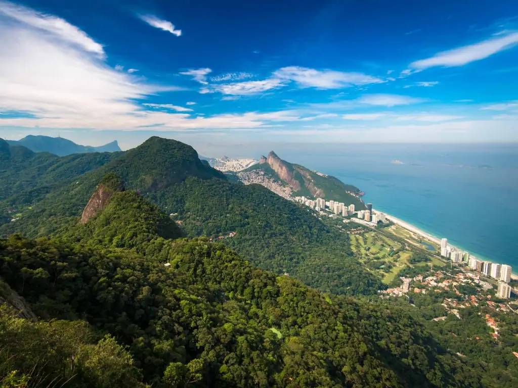 Prenez de la hauteur, sur les montagnes de Rio