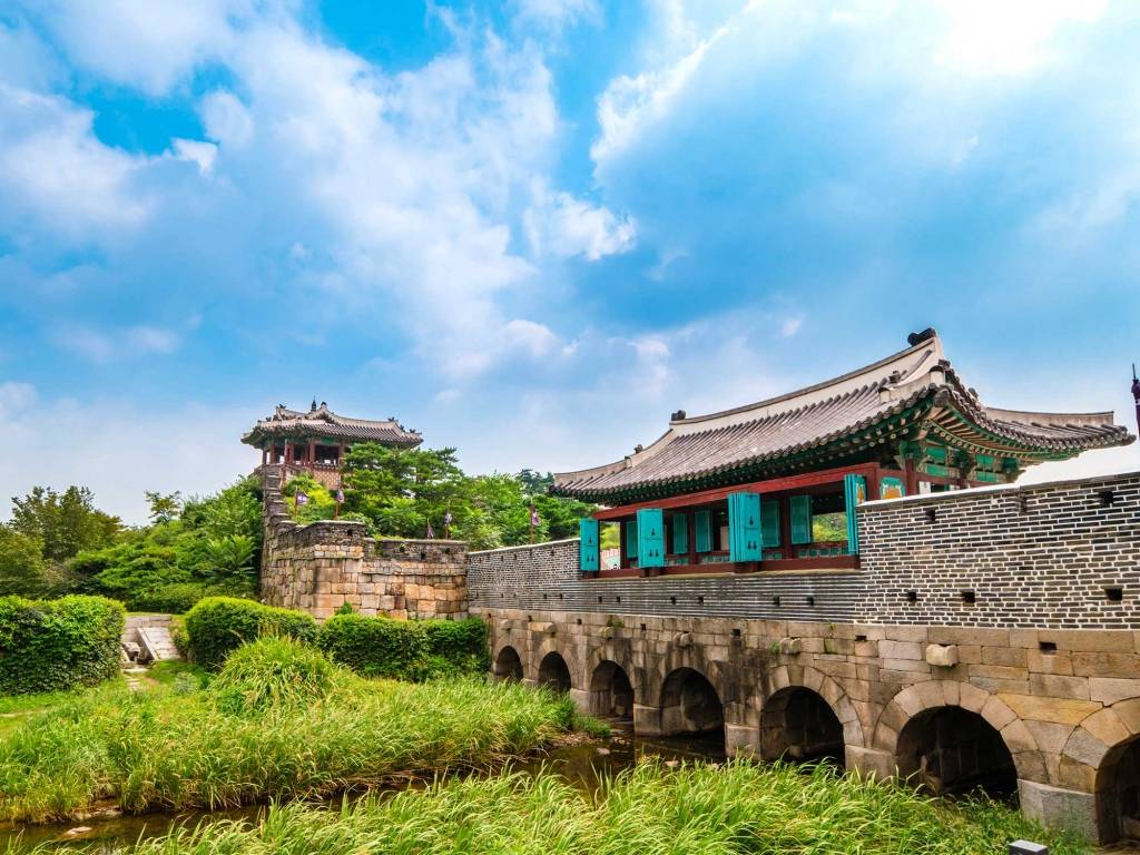 Suwon : citadelle immuable, gardienne des temps anciens