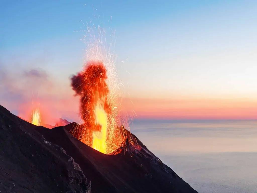 Stromboli, un volcan explosif ! 