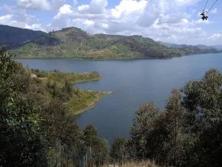 Sur les bords du lac Kivu