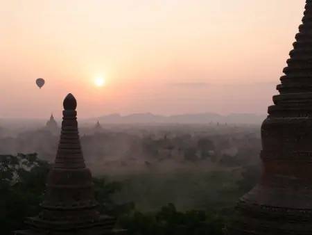 Plaines, ruines et volcans de Bagan
