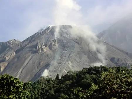 Ascension du Volcan Maria et observation du volcan actif Santiaguito
